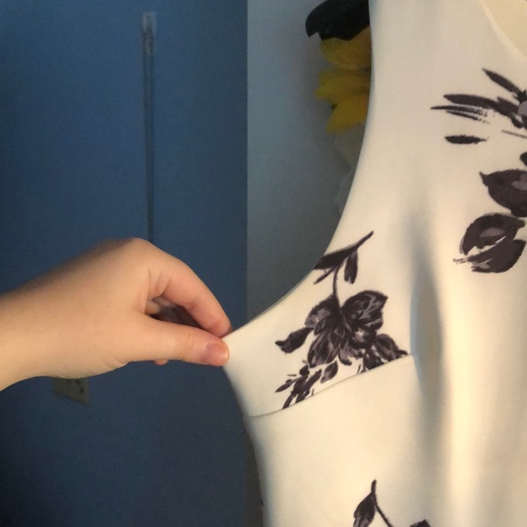 Mid length dress - Picture 4 of 4